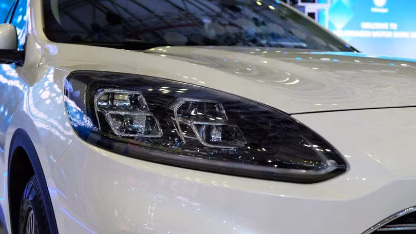 Đèn pha LED trên Ford Escape