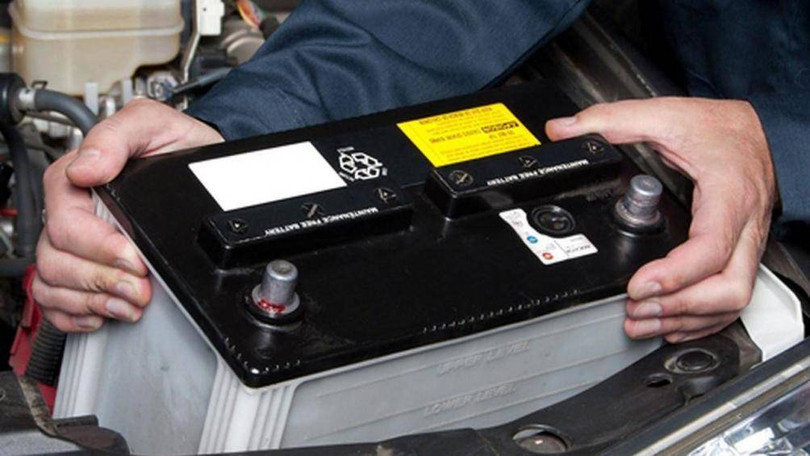 Một chiếc bình ắc quy thường có thời gian sử dụng khoảng 4 năm