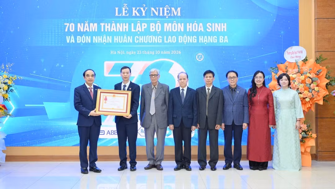 7 thập kỷ xây nền tảng cho chuyên ngành Hóa sinh y học Việt Nam