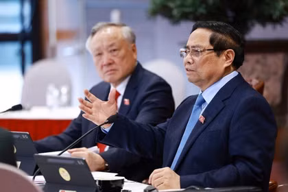 Thủ tướng: Phải thể chế hóa nghị quyết, làm mới động lực để đạt tăng trưởng 2 con số