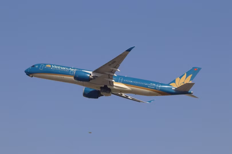 anh-may-bay-a320.jpg.avif