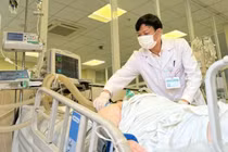 Cấp cứu cho bệnh nhân béo phì, bị xuất huyết não ở BV bệnh nhiệt đới Trung ương