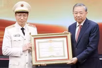 Tổng bí thư, Chủ tịch nước trao danh hiệu Anh hùng cho Lực lượng Tham mưu Công an nhân dân