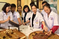 Điều trị tự kỷ cho trẻ bằng phương pháp cổ truyền tại Bệnh viện Châm cứu Trung ương