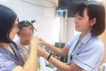 Bé 22 tháng tuổi bị chó cắn nát mặt