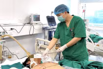 Nguy kịch sau đám cỗ: Người đàn ông nhiễm vi khuẩn nguy hiểm dễ nhầm với liên cầu khuẩn lợn