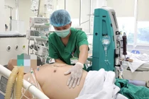 Vì sao sốt xuất huyết đặc biệt nguy hiểm với người bệnh nền?