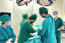 Ca mổ thần tốc 40 phút cứu cụ bà 101 tuổi