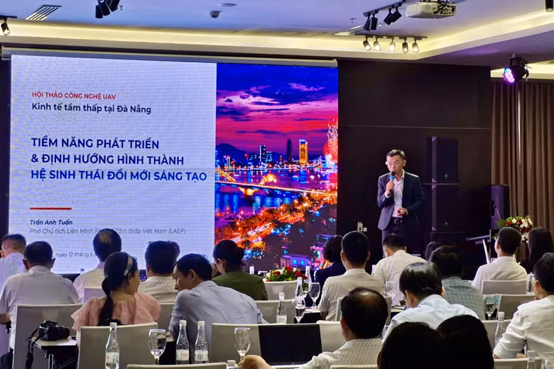 Trung tâm Hỗ trợ Khởi nghiệp Đổi mới Sáng tạo Đà Nẵng (DISSC) phối hợp cùng các sở ngành tổ chức Hội thảo “Công nghệ UAV - Thúc đẩy phát triển kinh tế tầm thấp tại thành phố Đà Nẵng”.