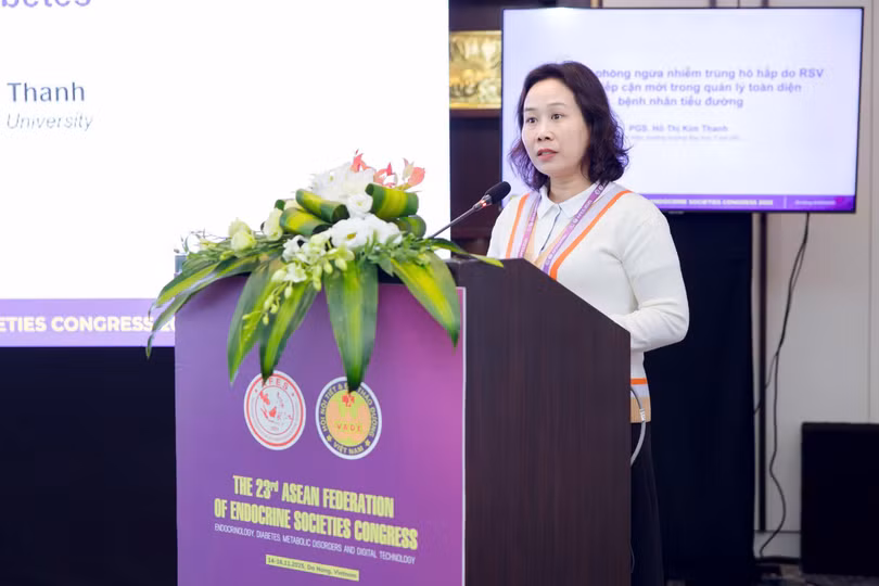 pgstsbs-ho-thi-kim-thanh-pho-hieu-truong-truong-dai-hoc-y-ha-noi-phat-bieu-tai-hoi-nghi.jpg