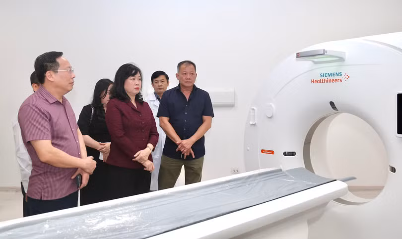 6-bo-truong-bo-y-te-yeu-cau-benh-vien-tiep-tuc-ra-soat-ky-luong-cac-phuong-an-van-hanh-bao-dam-moi-quy-trinh-duoc-thuc-hien-an-toan-thong-suot-lay-nguoi-benh-lam-trung-tam-2611.jpg