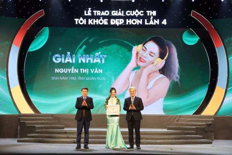 nhat.jpg