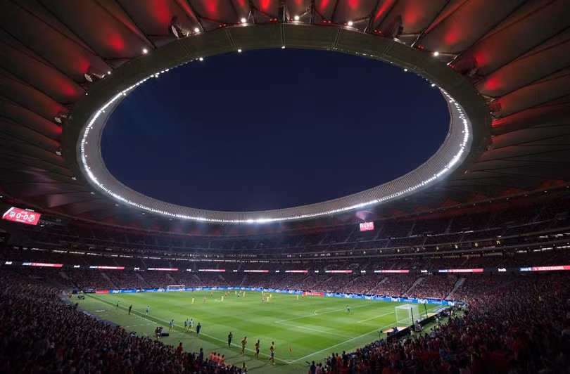 Các fan “Gà trống” có chút ló lắng khi Madrid là “mảnh đất dữ” (ảnh talkSPORT)