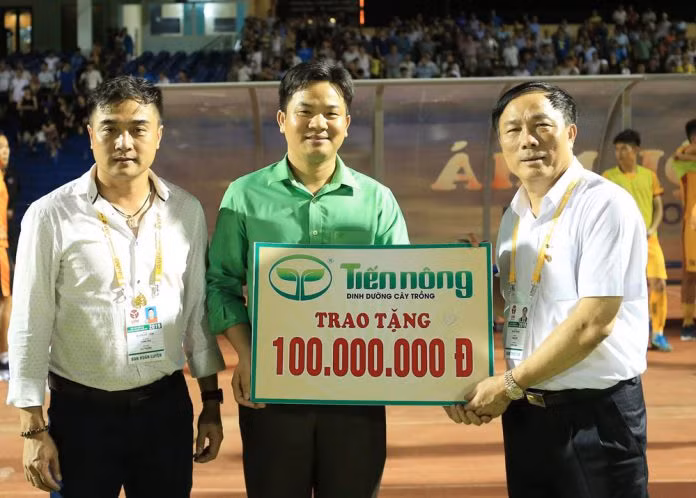 HLV Đức Thắng và bầu Đệ là 2 người có công lớn tạo nên bản sắc của Thanh Hóa (ảnh VPF) HLV Đức Thắng và bầu Đệ là 2 người tạo bản sắc của Thanh Hóa (ảnh VPF)