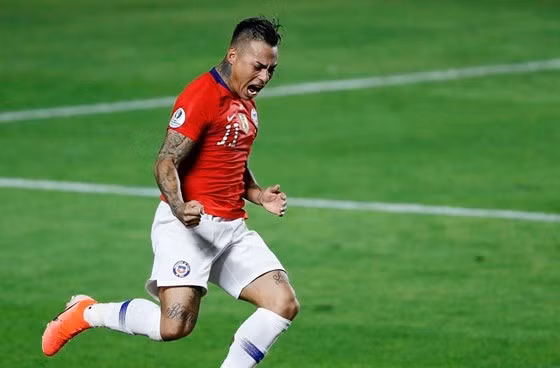 Eduardo Vargas tỏa sáng với cú đúp vào lưới Nhật Bản trong chiến thắng 4-0. Ảnh: AP Eduardo Vargas tỏa sáng với cú đúp vào lưới Nhật Bản trong chiến thắng 4-0. Ảnh: AP