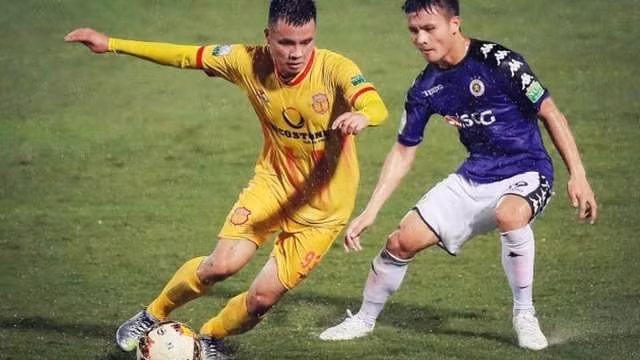 "Hazard thành Nam" Lê Sỹ Minh lập siêu phẩm sút xa vào lưới Hà Nội (ảnh Fox)