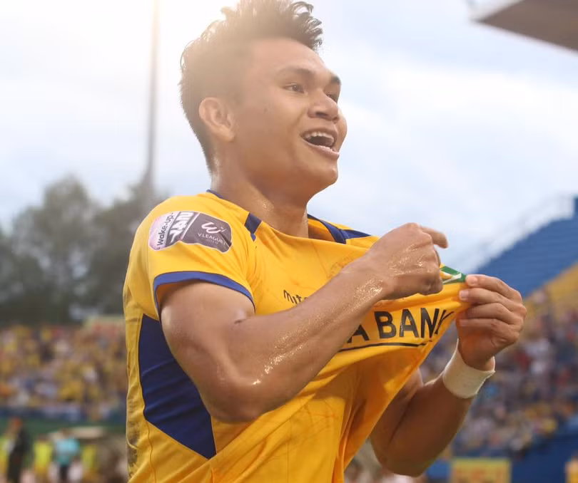 SLNA- Than QN: Ai sẽ về đích thứ ba V.League 2019? ảnh 1 Xuân Mạnh đã sẵn sàng cho trận đấu. Ảnh SLFC.