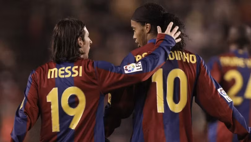 Siêu sao Messi quý mến và xem Ronaldinho như thần tượng. Ảnh Barca Siêu sao Messi quý mến và xem Ronaldinho như thần tượng. Ảnh Barca
