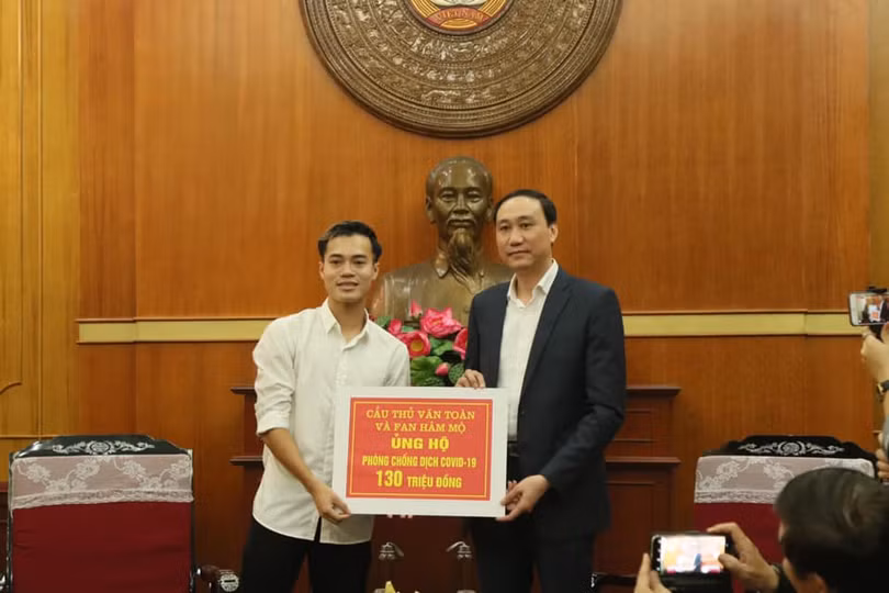 Văn Toàn cũng đã chung tay chống dịch. Ảnh FBCN Văn Toàn cũng đã chung tay chống dịch. Ảnh FBCN