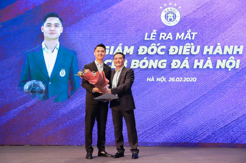 Bầu Hiển đang thay đổi cấp thượng tầng quản trị CLB, theo hướng trẻ hóa. Ảnh CLB Bầu Hiển đang thay đổi cấp thượng tầng quản trị CLB, theo hướng trẻ hóa. Ảnh CLB