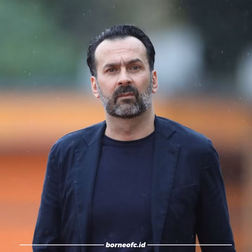 Ông Fabio Lopez thường xuyên sử dụng sơ đồ 4-3-3 và 4-4-2. Ảnh CNN Ông Fabio Lopez thường xuyên sử dụng sơ đồ 4-3-3 và 4-4-2. Ảnh CNN