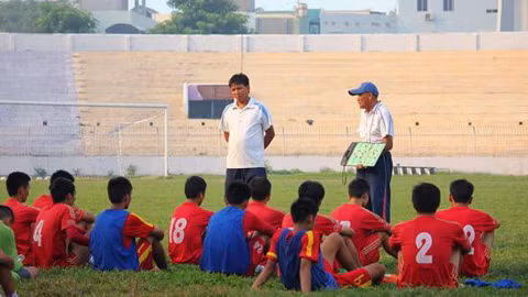 HLV Cao Văn Dũng và 4 cầu thủ U19 Bình Định bị kỷ luật "thi đấu không đúng khả năng của mình mà không có lý do chính đáng". Ảnh Báo Bình Định HLV Cao Văn Dũng và 4 cầu thủ U19 Bình Định bị kỷ luật "thi đấu không đúng khả năng của mình mà không có lý do chính đáng". Ảnh Báo Bình Định