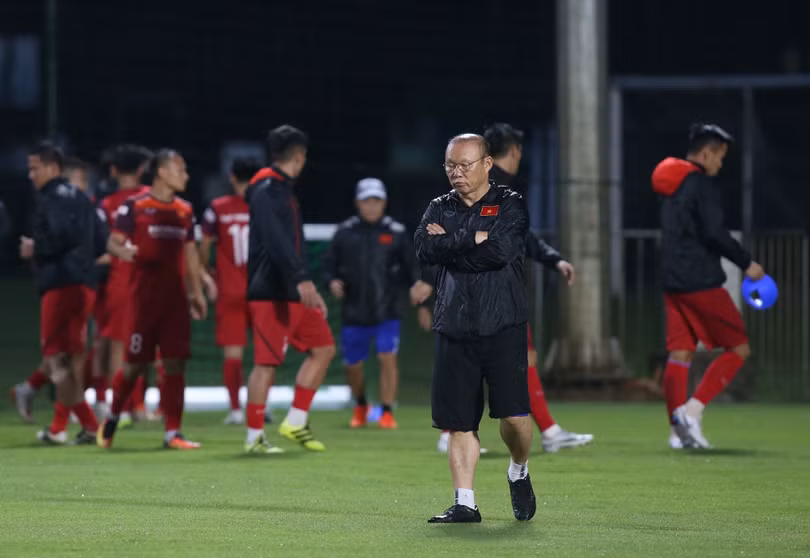 Chấn thương đã khiến Nguyên Mạnh phải chia tay đội tuyển. Ảnh SLFC.