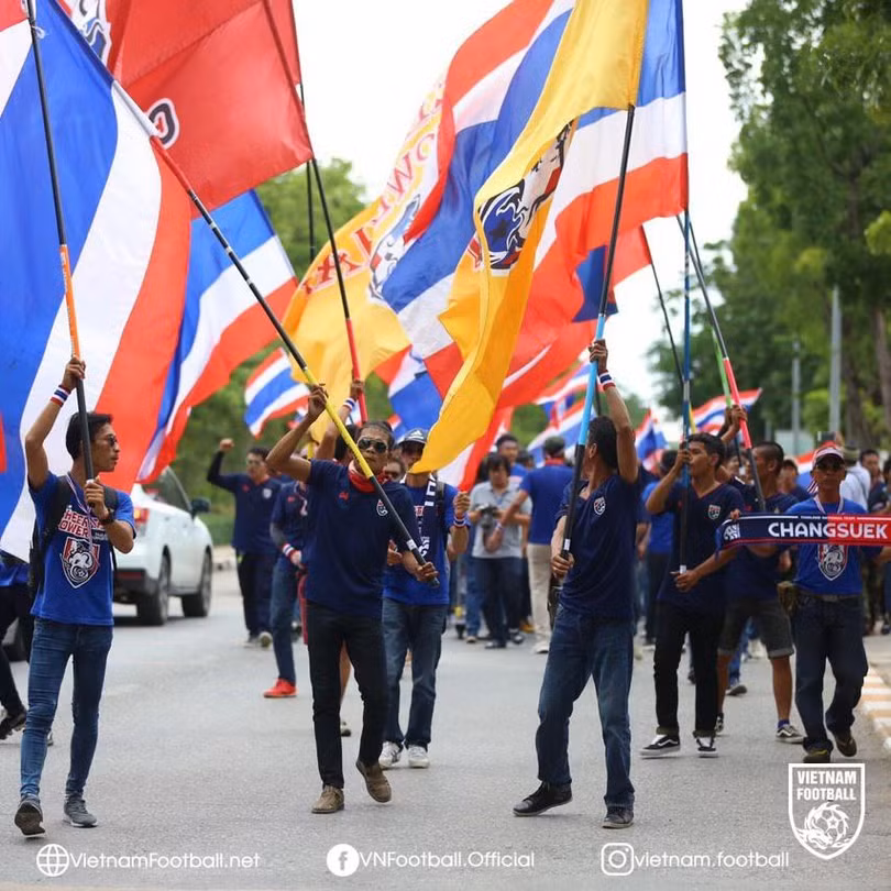 Nhìn lại loạt trận bóng đá vòng loại thứ 2 World Cup 2022 khu vực châu Á ảnh 1 Trận hòa 0-0 khiến CĐV Thái Lan thất vọng. Ảnh Changsuek