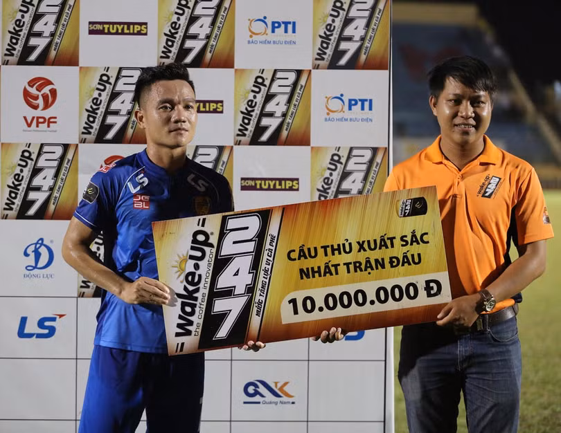 Cú đúp bàn thắng trong chiến thắng 3-1 của Quảng Nam đã giúp Đinh Thanh Trung trở thành cầu thủ xuất sắc nhất trận đấu. Anh VPF
