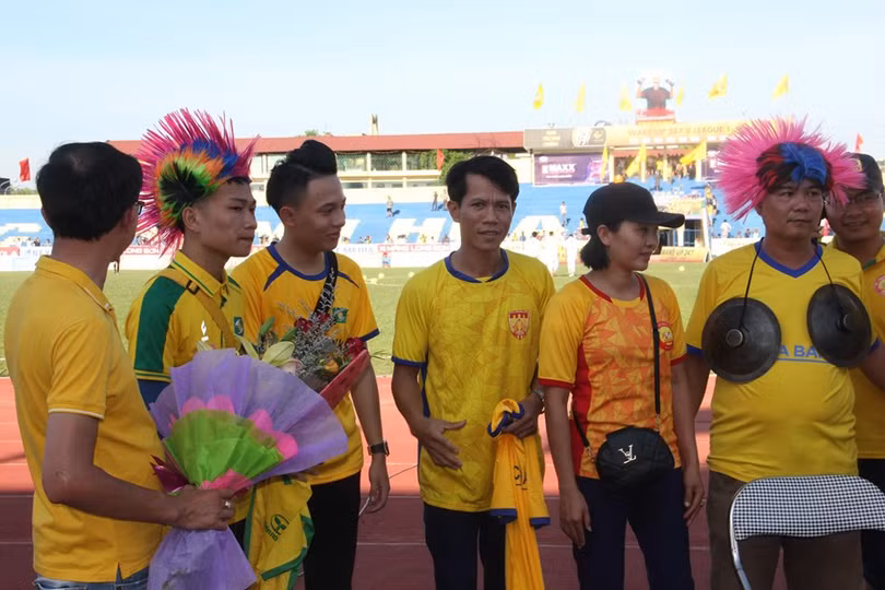 Cổ động viên xứ Thanh lại muốn có 3 điểm trước chủ nhà Nam Định để khẳng định Thanh Hóa đã trở lại đường đua. Ảnh CĐV Thanh Hóa. Cổ động viên xứ Thanh muốn có 3 điểm trước chủ nhà Nam Định để khẳng định Thanh Hóa đã trở lại đường đua. Ảnh CĐV Thanh Hóa.