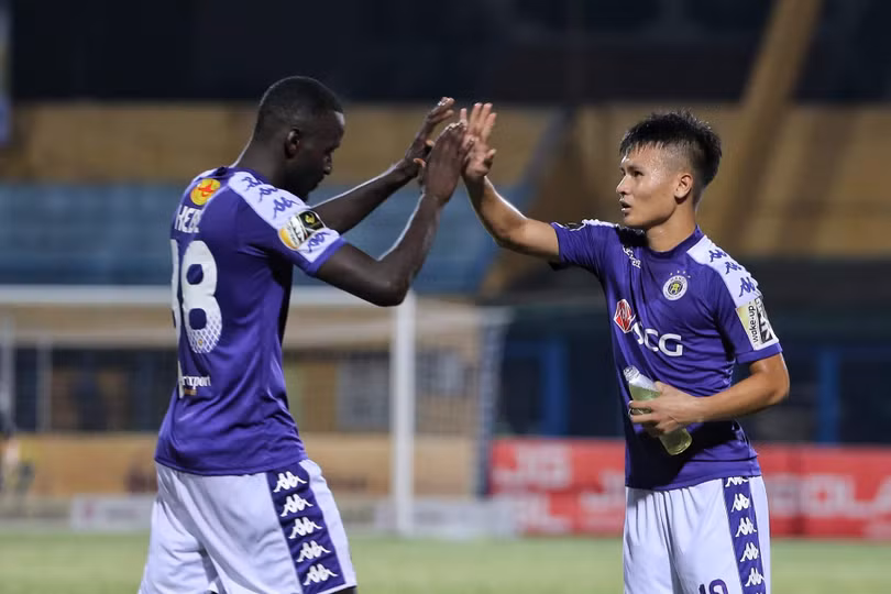 Liệu ngoại binh Papa Ibou Kébé có ghi bàn cho Hà Nội không? Ảnh CLB. Liệu ngoại binh Papa Ibou Kébé có ghi bàn cho Hà Nội không? Ảnh CLB.