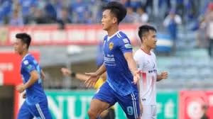 Hà Minh Tuấn đang có cơ hội được HLV Park Hang-seo gọi lên ĐTQG. (ảnh CLB QN)