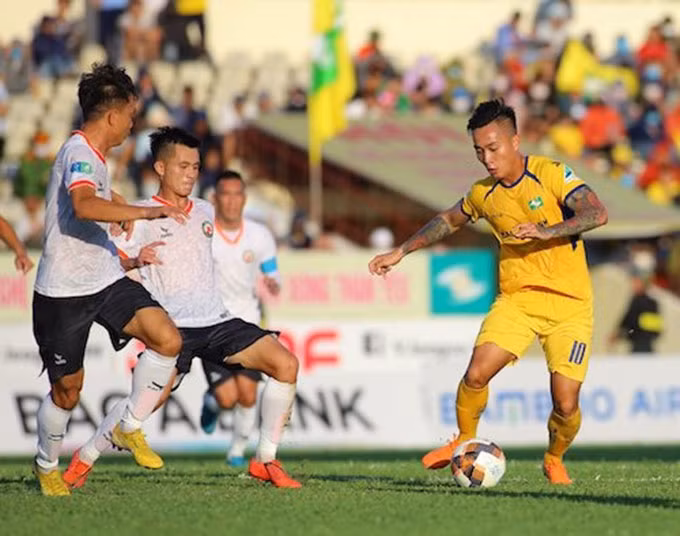Tuấn Tài không thể ghi bàn. Ảnh SLFC Tuấn Tài không thể ghi bàn. Ảnh SLFC