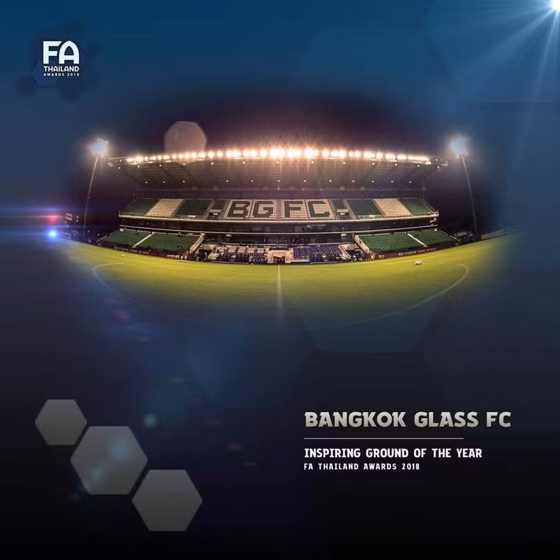 Sân bãi, là bộ mặt của bóng đá Thái Lan, nên cả 4 giải bóng đá do Công ty Thai League đảm nhận thì không có chuyện ánh sáng chỉ đạt 382/900 lux, mờ mờ ảo ảo mà vẫn được tổ chức trận đấu. Ảnh FAT Sân bãi, là bộ mặt của bóng đá Thái Lan, nên cả 4 giải bóng đá do Công ty Thai League đảm nhận thì không có chuyện ánh sáng chỉ đạt 382/900 lux, mờ mờ ảo ảo mà vẫn được tổ chức trận đấu. Ảnh FAT