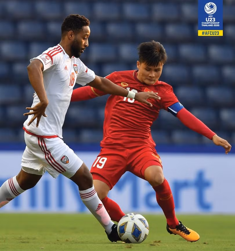 Quang Hải luôn bị đối phương khóa chặt nên không phát huy tác dụng. Ảnh AFC. Quang Hải luôn bị đối phương khóa chặt nên không phát huy tác dụng. Ảnh AFC.