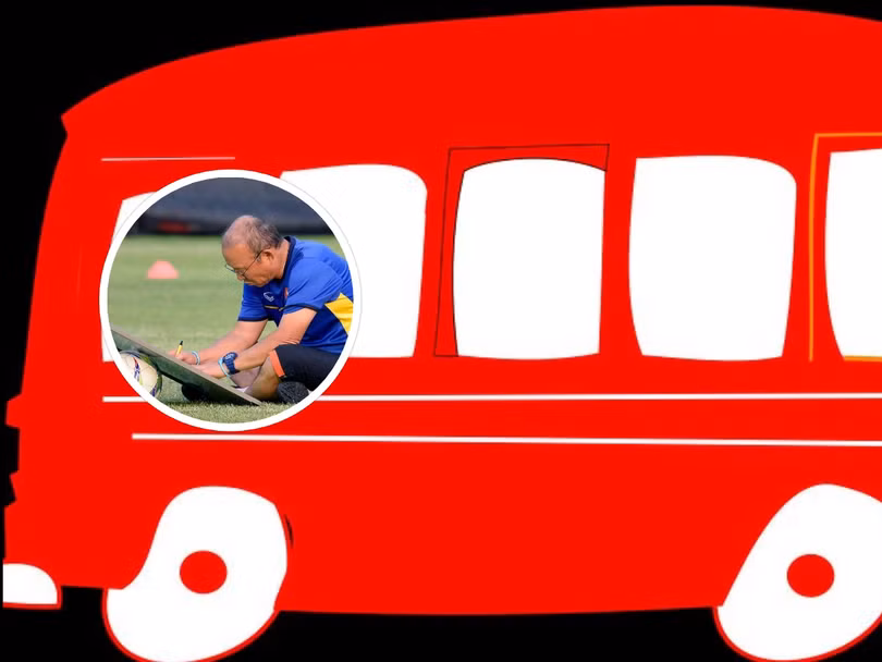 Việc chỉ có 2 trận hòa bằng chiếc thuật đặt xe bus màu đỏ trước khung thành, giờ đây ông Park mất quyền tự quyết. Ảnh AT.