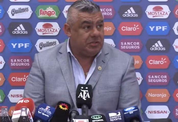 CONMEBOL thông báo "ngay lập tức truất tư cách" của Chủ tịch Liên đoàn bóng đá Argentina - ông Claudio Tapia trong vai trò đại diện của cơ quan này tại Hội đồng FIFA. Ảnh AP. CONMEBOL thông báo