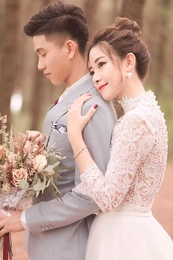 Hy vọng sau đám cưới Văn Đức- Nhật Linh, tiền vệ của SLNA sẽ sớm khôi phục lại phong độ kịp có mặt tại trận đấu với Malaysia tại vòng loại World cup 2022. Ảnh FBNV