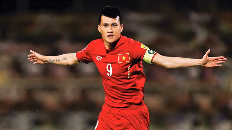CV9 đã vinh dự được nhận 3 Quả bóng vàng Việt Nam: 2004, 2006 và 2007, Cầu thủ trẻ xuất sắc nhất năm 2004 (ảnh NV cung cấp)