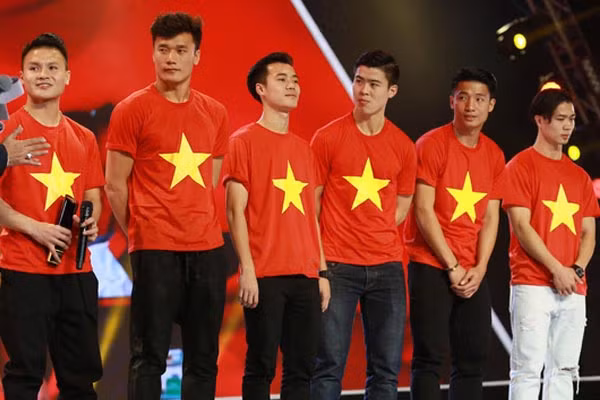 Vẫn còn rất nhiều ông bầu tâm huyết muốn đồng hành cùng bóng đá Việt Nam (ảnh VietTimes) Vẫn còn rất nhiều ông bầu tâm huyết muốn đồng hành cùng bóng đá Việt Nam (ảnh VietTimes)