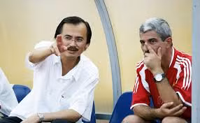 Bầu Thắng giờ chỉ còn hứng thú với bóng đá giảng đường. Ảnh LAFC Bầu Thắng giờ chỉ còn hứng thú với bóng đá giảng đường. Ảnh LAFC