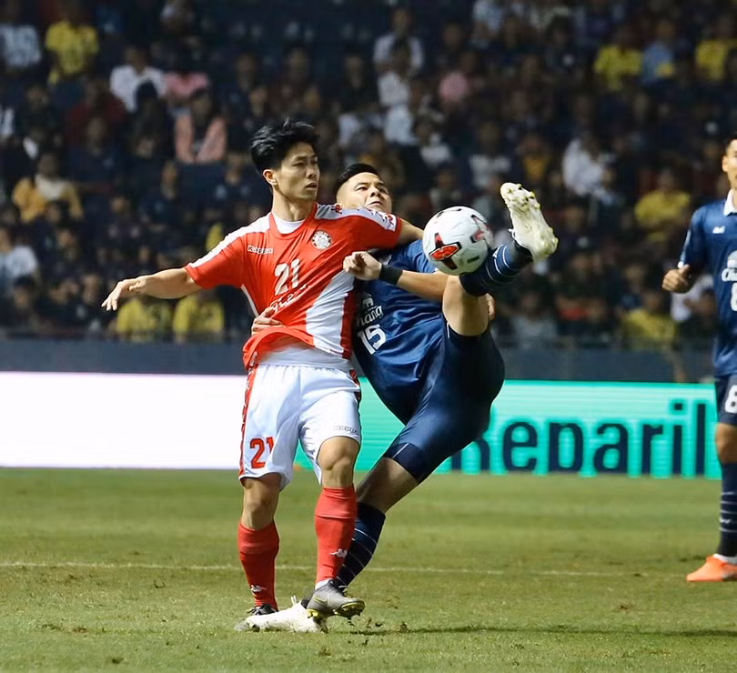 Buriram, đội bóng vừa giành chiến thắng 2-1 trước TP.HCM tại vòng sơ loại AFC Champions League 2020 có giá 7,65 triệu euro. Ảnh Buriram. Có 1 thực tế, giá trị cầu thủ Việt tại Transfermark thường thấp vì thế giá trị câu lạc bộ V.League cũng bị kéo xuống. Hiện nay hai đội bóng có giá trị cao nhất ở Việt Nam là CLB TP.HCM (1,25 triệu euro) và Hà Nội FC (1,15 triệu euro). Nếu đem so với CLB xếp cuối trong top 10 Đông Nam Á là Persib Bandung (Indonesia) với 4,6 triệu euro thì quả là chúng ta còn một khoảng cách khá xa.