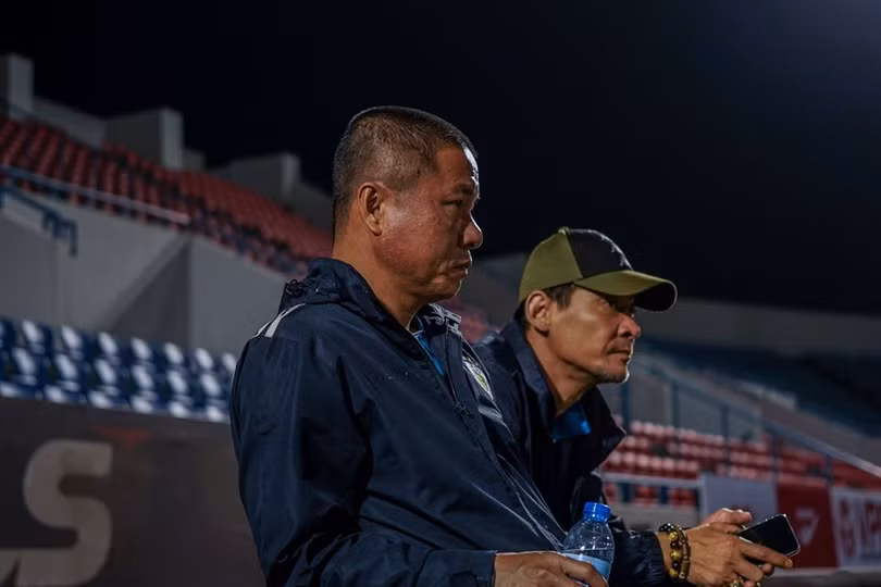 HLV Chu Đình Nghiêm đã mất 3 trung vệ tốt nhất do chấn thương. Ảnh HNFC HLV Chu Đình Nghiêm đã mất 3 trung vệ tốt nhất do chấn thương. Ảnh HNFC