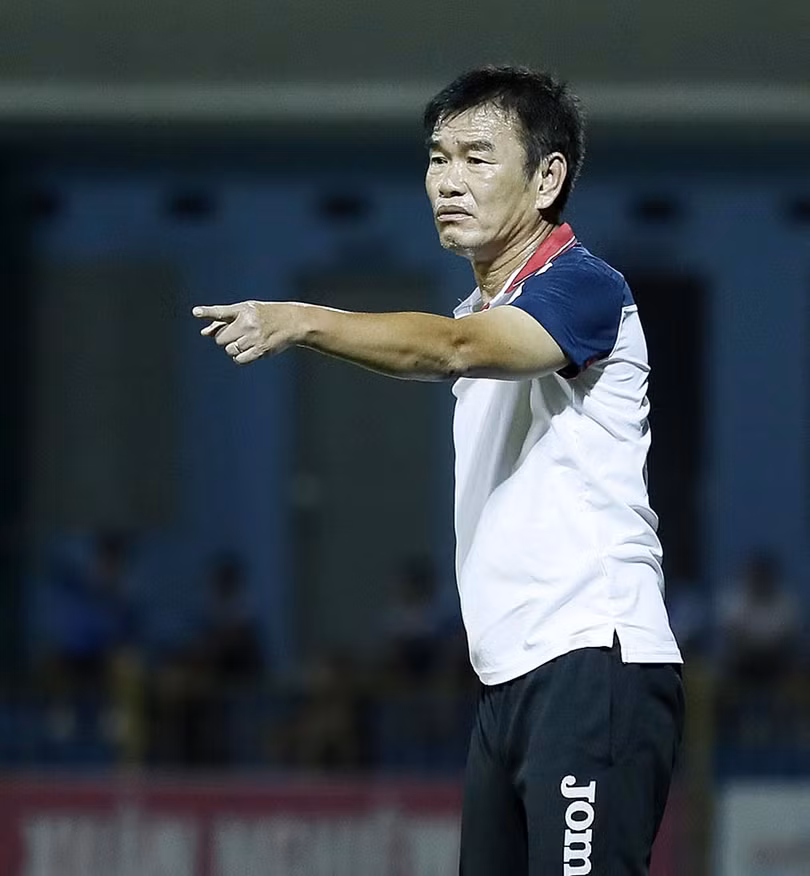 “Ngựa ô” Than Quảng Ninh trong “những ngày Asanzo” ảnh 2 HLV Phan Thanh Hùng của Quảng Ninh một trong những chiến lược gia giàu kinh nghiệm bậc nhất tại V-League (ảnh VPF)