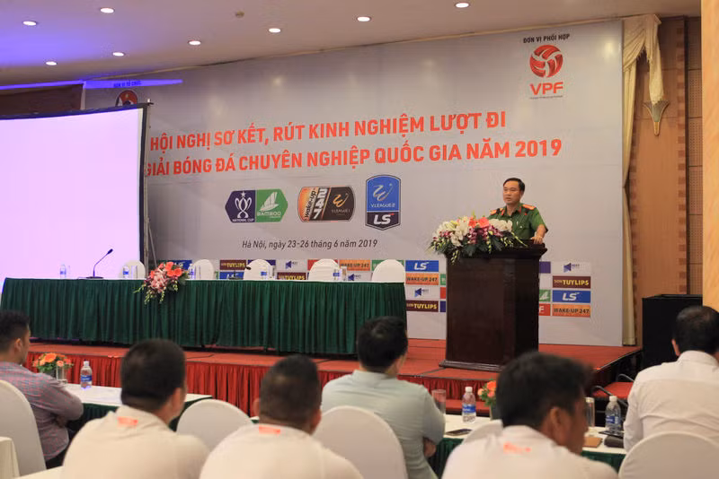 VPF đang làm hết sức mình để có lượt về V-League 2019 diễn ra tốt đẹp (ảnh VPF) Cuộc chiến chống xuống hạng sẽ là cuộc đua