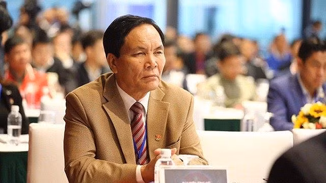 Ngôi nhà bóng đá Việt Nam, khi mỗi người nhìn về một hướng ảnh 2 Đến giờ, ông Cấn Văn Nghĩa là người “khổ nhất” trong ngôi nhà VFF, kể từ khi đang là ứng cử viên cho chức Phó Chủ tịch cho đến khi viết đơn rút lui (ảnh VFF)