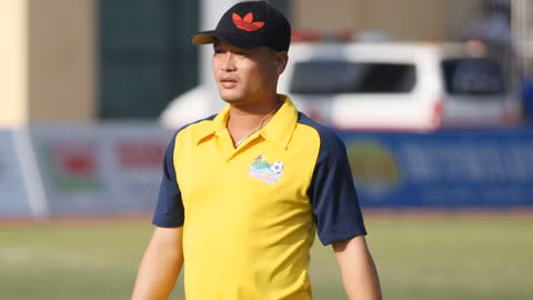 Hoàng Thanh Tùng - “Cascadeur” sân cỏ chuyên nghiệp ảnh 3 Lần thứ 5 tái xuất. Ảnh THFC.
