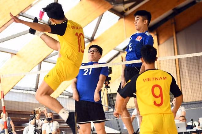 Giải vô địch đá cầu thế giới lần thứ 10 tại Pháp quy tụ sự tham gia của 15 đội tuyển đá cầu của các nước. Ảnh ISF. Giải vô địch đá cầu thế giới lần thứ 10 tại Pháp quy tụ sự tham gia của 15 đội tuyển đá cầu của các nước. Ảnh ISF.