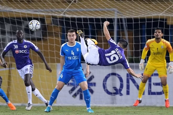 Tiền vệ Quang Hải sẽ dẫn dắt lối chơi của đội tuyển. Ảnh HNFC>
