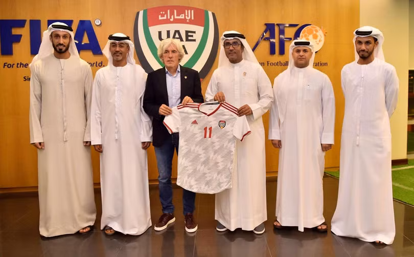 Liên đoàn bóng đá UAE cho rằng, với 3 tháng chuẩn bị họ hoàn toàn có thể giành chiến thắng tất cả các trận đấu còn lại để đứng đầu bảng. Ảnh UAE Liên đoàn bóng đá UAE cho rằng, với 3 tháng chuẩn bị họ hoàn toàn có thể giành chiến thắng tất cả các trận đấu còn lại để đứng đầu bảng. Ảnh UAE